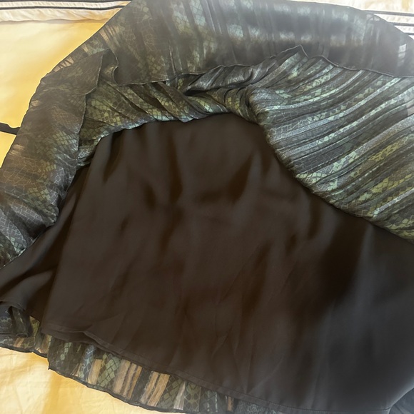 Reiss Snake Print Mini Skirt in green and black - Picture 11 of 15